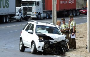 Dos heridos deja volcamiento de camioneta con conductora ebria