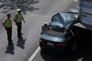 Dos lesionados deja violento doble accidente en Autopista Central