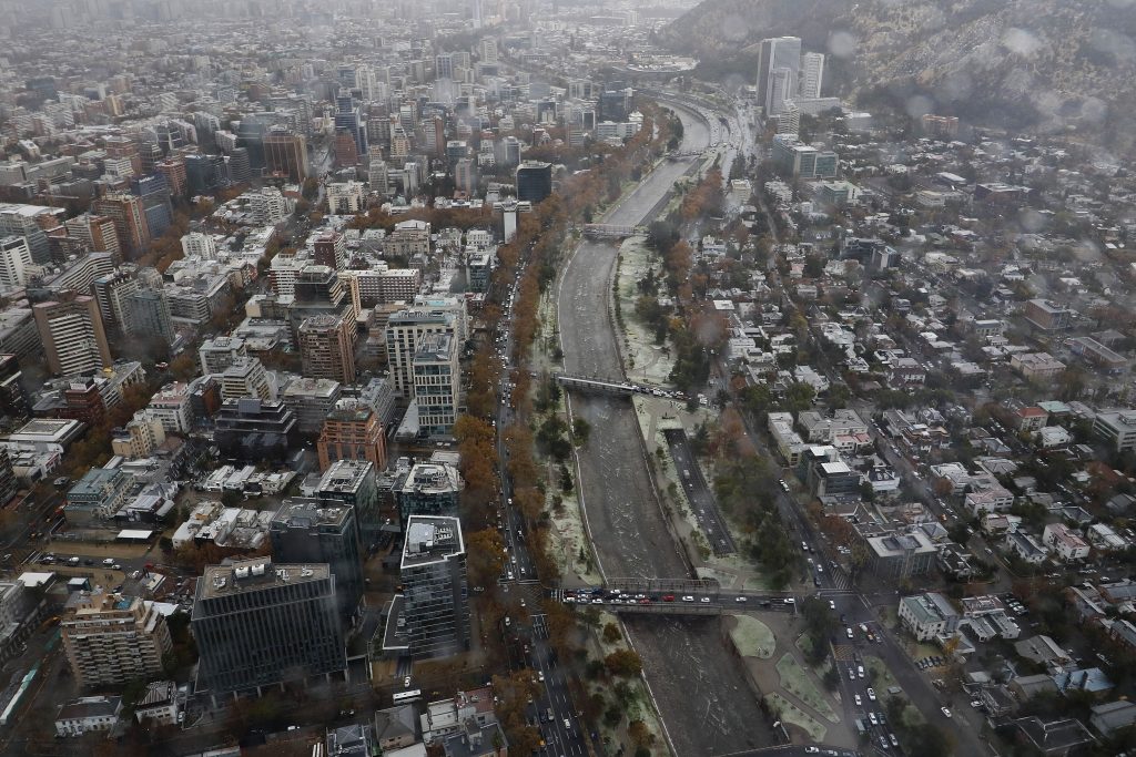 Empresa pide declarar zona de escasez hídrica en la cuenca del río Mapocho
