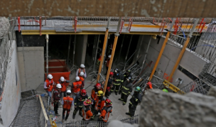 Santiago Centro: Trabajadores fueron rescatados tras derrumbe en edificio en construcción