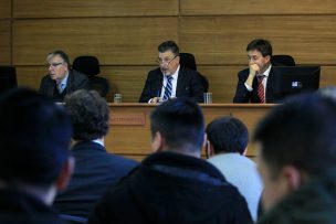 Comenzó juicio contra 3 carabineros acusados de inventar asalto a detenido