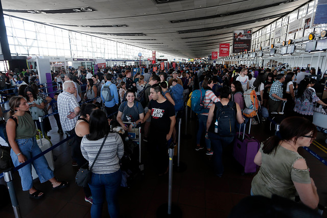 Transportes: 630 mil pasajeros recibirá el Aeropuerto de Santiago este “18”