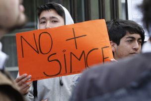 Avanza en el Senado proyecto que elimina publicidad del Simce por colegios