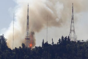 Foco de incendio se registra en la ladera sur del cerro San Cristóbal