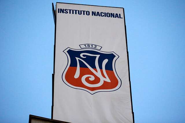 Alumnas trans del Instituto Nacional pueden utilizar jumper