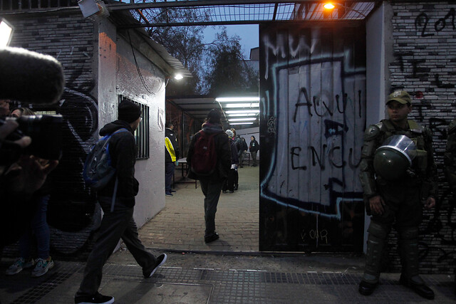 Contraloría dictamina que revisión de mochilas en el I. Nacional es improcedente