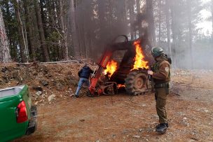 Nuevo ataque incendiario en Contulmo: queman vehículos y amedrentan a trabajadores