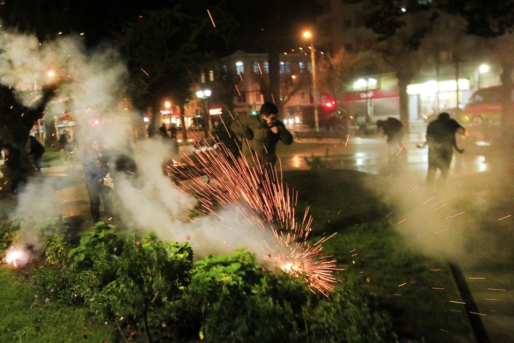 Con incidentes culminó marcha “nos cansamos, nos unimos” en Valparaíso
