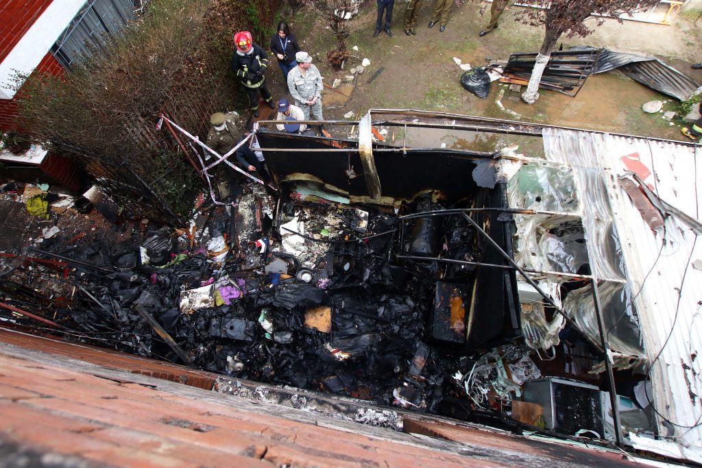 Incendio tras caída de avioneta de la Fach dejó una persona con quemaduras leves