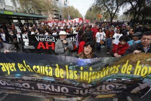 Marcha de los Derechos Humanos tuvo algunos incidentes y se debió suspender el tránsito