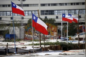 Ni un día duraron banderas que instalaron en Antofagasta: se las robaron todas