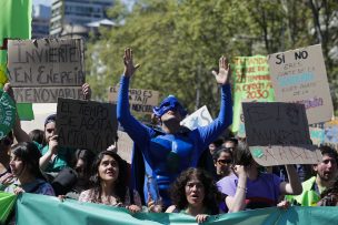 Marcha por cambio climático llamó al gobierno a terminar con centrales a carbón