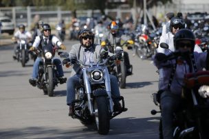 Mil motociclistas reciben examen gratuito de próstata en caravana benéfica