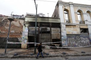 Incendio acabó con local de calle Serrano en Valparaíso