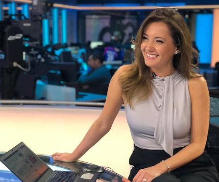 “Qué elegancia”: Usuarios caen rendidos ante periodista de Mega vestida con atuendo dieciochero