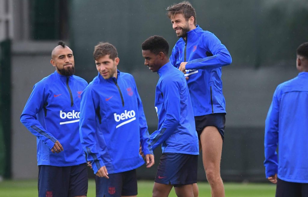 ¿Está Arturo Vidal? Medio español entregó 8 nombres de jugadores que podrían partir del FC Barcelona