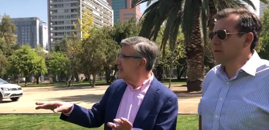Lavín donará pasto recién cortado del Parque Araucano para alimentar animales en Colina