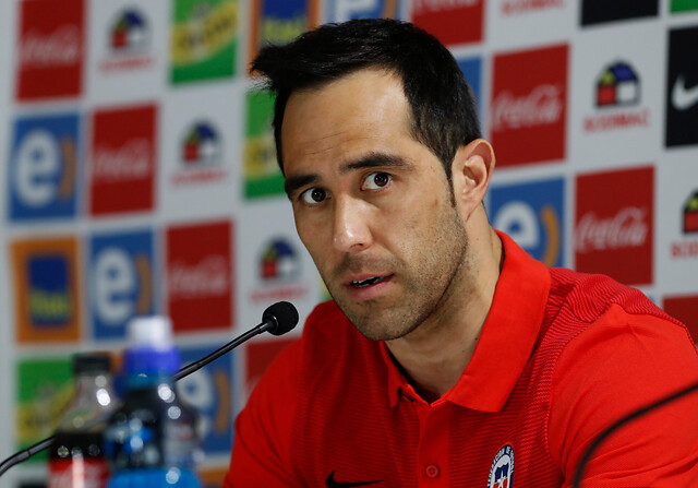 Claudio Bravo y su vuelta a la Selección: “Cuando vuelvan las caras de siempre habrá tiempo de hablar lo que se deba”