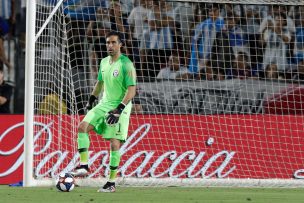 Arquero del Liverpool felicitó a Bravo por su regreso a la selección chilena