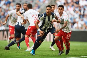 Con tres chilenos, el sorprendente Necaxa volvió a ganar y es líder en México