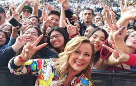 Cathy Barriga lo hizo de nuevo: Ahora imitó a Rosalía en festival “Maipeluza” [VIDEO]