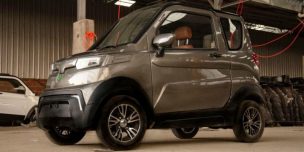 Bolivia presenta los primeros autos eléctricos de fabricación local