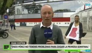 La broma de un hincha de Boca Juniors fuera del Monumental que indignó a River Plate