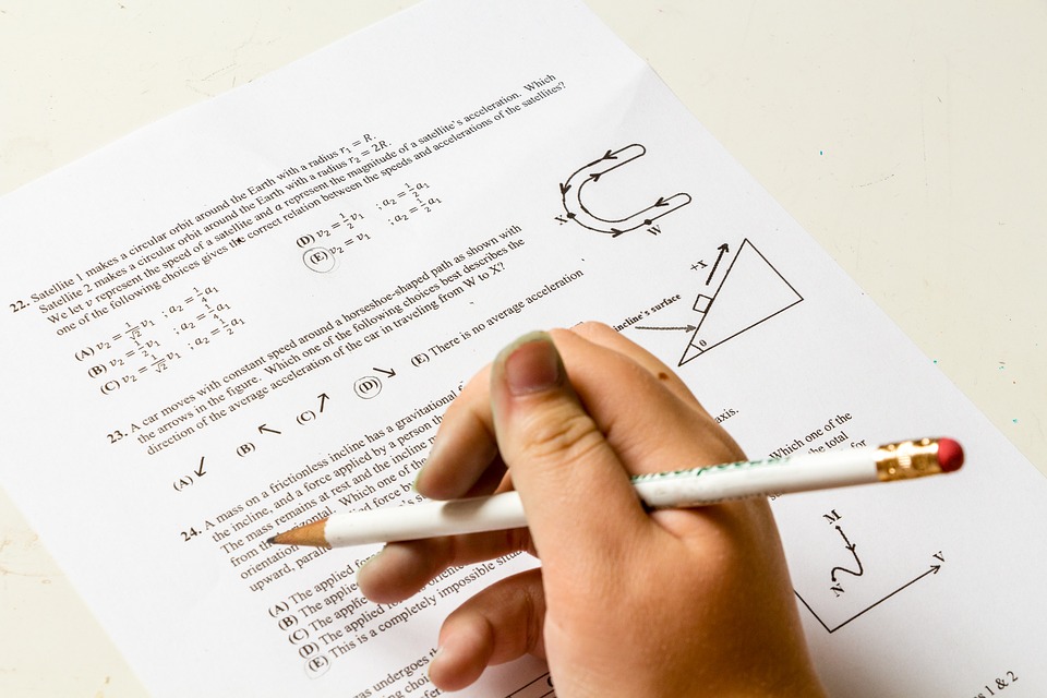 Comisión de Educación aprueba proyecto que elimina las notas de 1° a 4° básico