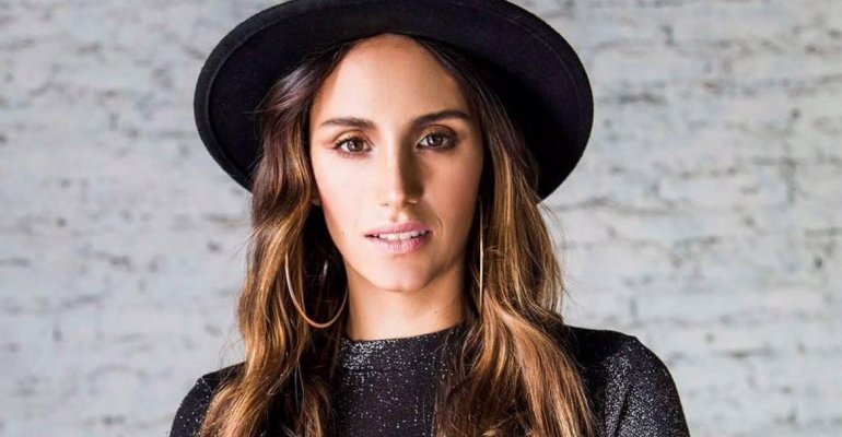 Como Tonka Tomicic: El renovado look de Isidora Urrejola con el que deslumbró en “Bienvenidos”