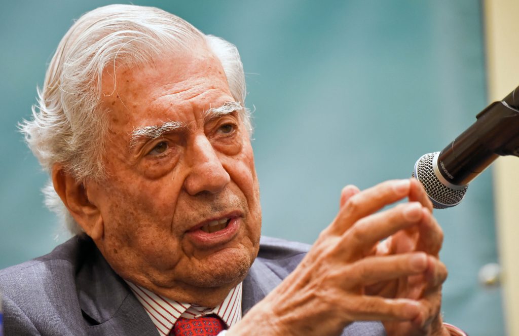 Mario Vargas Llosa: “Vizcarra hizo bien en disolver el Congreso” de Perú