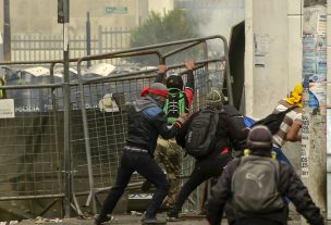 Presidente de Ecuador impone el toque de queda y la militarización de Quito ante violentas protestas