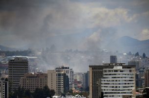 Ecuador: Manifestantes incendian y saquean edificio de la Contraloría en violenta protesta