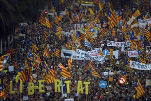 Cientos de miles de independentistas se manifiestan en Barcelona una semana después de los disturbios