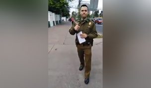 Carabinero en San Miguel anota patentes de vehículos para sacar partes por bocinazos