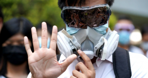 Hong Kong prohíbe a los manifestantes el uso de máscaras en protestas