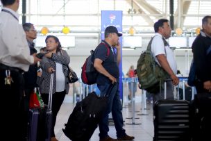 Aeropuerto Internacional de Santiago colapsa tras cancelación y retraso de vuelos