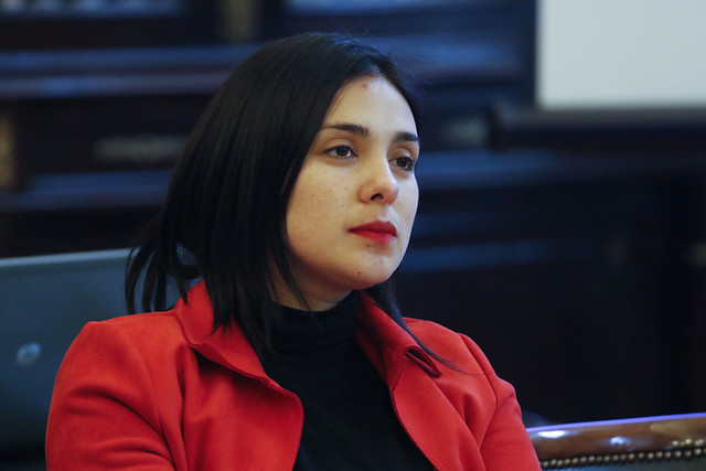 Las reacciones de la oposición ante el cambio de gabinete: “Siguen ciegos y sordos”, dice Karol Cariola
