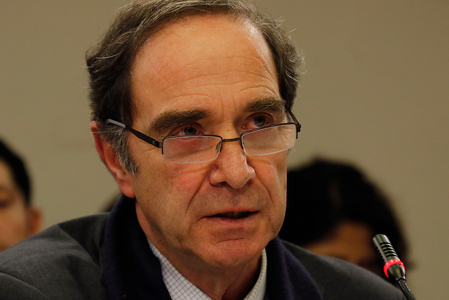 Ministro Larraín respalda a Auth: “Yo muchas veces voté distinto a mi partido o mi coalición cuando lo estimé”
