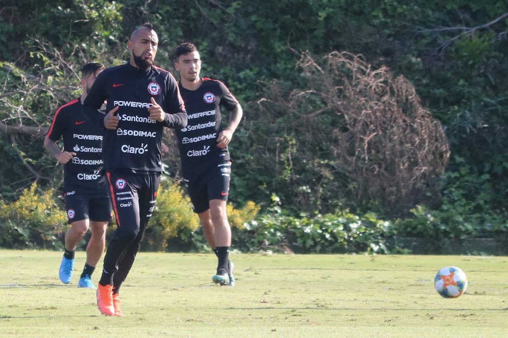 Reinaldo Rueda tendría definida la formación de la Roja ante Guinea en España