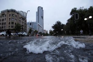 Calles inundadas en Providencia y el tránsito está desviado