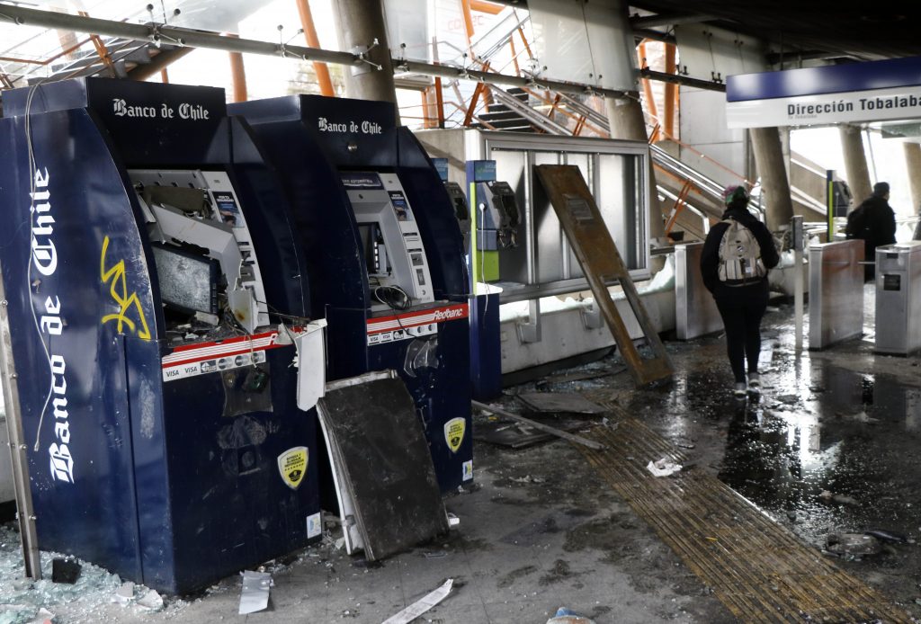 Expresidente de Metro dice que protestar es “legítimo” pero tarifa real sería “muy superior” sin subsidio