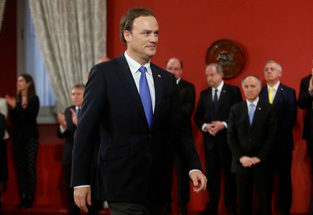 Ministro Ward se arrepintió por dichos sobre el PC y Camila Vallejo: “Son palabras inadecuadas”