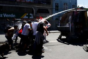 Parlamentarios piden a Carabineros respetar protocolos sobre uso de fuerza