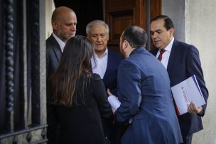 Oposición advierte que Gobierno debe abrirse a impulsar una nueva Constitución
