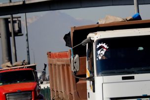 Camioneros cortan Ruta 5 Sur para pedir mayor seguridad tras ataques en La Araucanía y Biobío