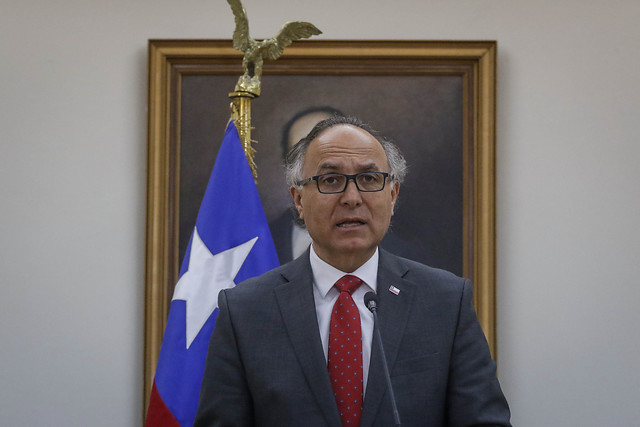 Canciller Ribera sobre chilena contagiada con coronavirus: “Está siendo tratada y fuera de peligro”