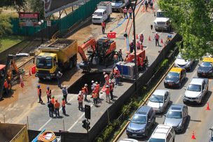 Aguas Andinas asegura que han actuado rápido y eficiente en Providencia tras rotura de una matriz