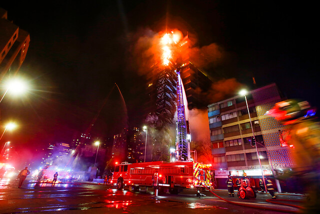 Bomberos se refiere a incendio en oficinas de Enel: “La causa del incendio está siendo investigada”