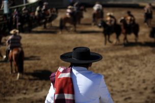 Hoy se corre primer rodeo femenino en Pelarco pese a rechazo por maltrato animal