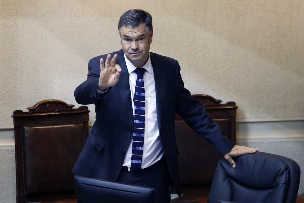 Ossandón y Reforma Tributaria: “Si el ministro no quiere tener realismo político va a chocar con una muralla”